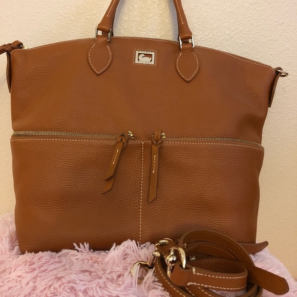 Dooney & Bourke pocket bag